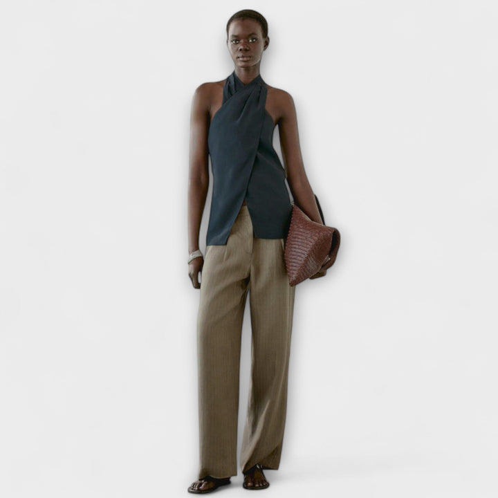 Leah - Blå Halterneck Top med Rygudskæring