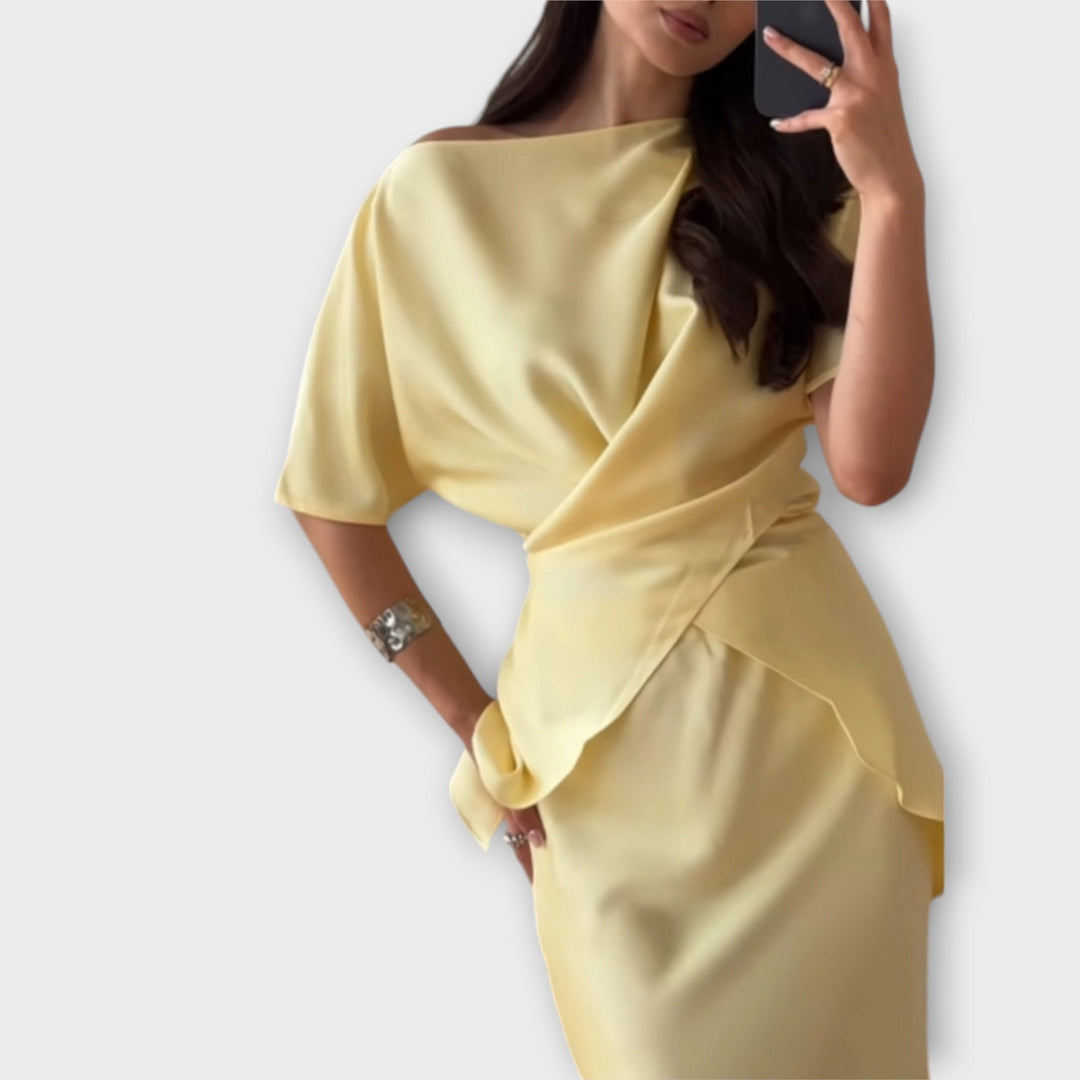 Finja - Off-Shoulder Top med Knyttet Front og Matchende Nederdel Sæt