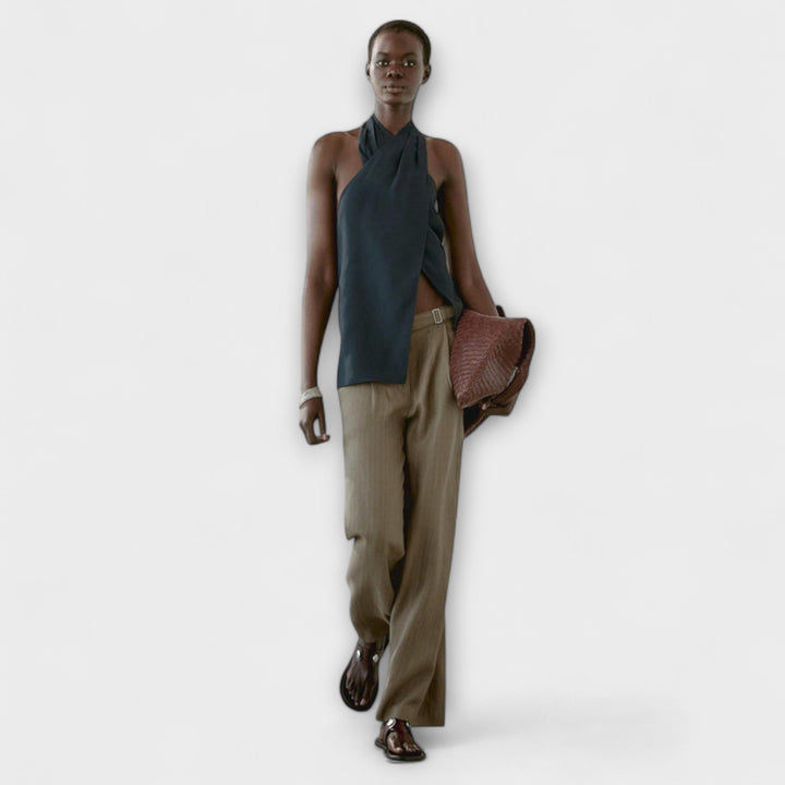 Leah - Blå Halterneck Top med Rygudskæring