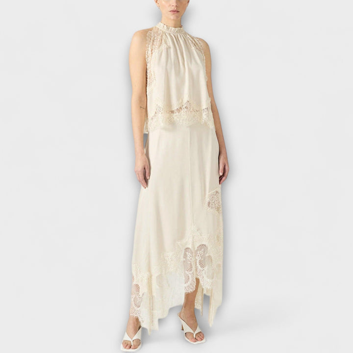 Kaia - Satinbluse med blonder og plisseret udskæring i sæt" 

Rewritten: "Kaia - Satin Top med Blonder og Plisseret Udsnit i Sæt