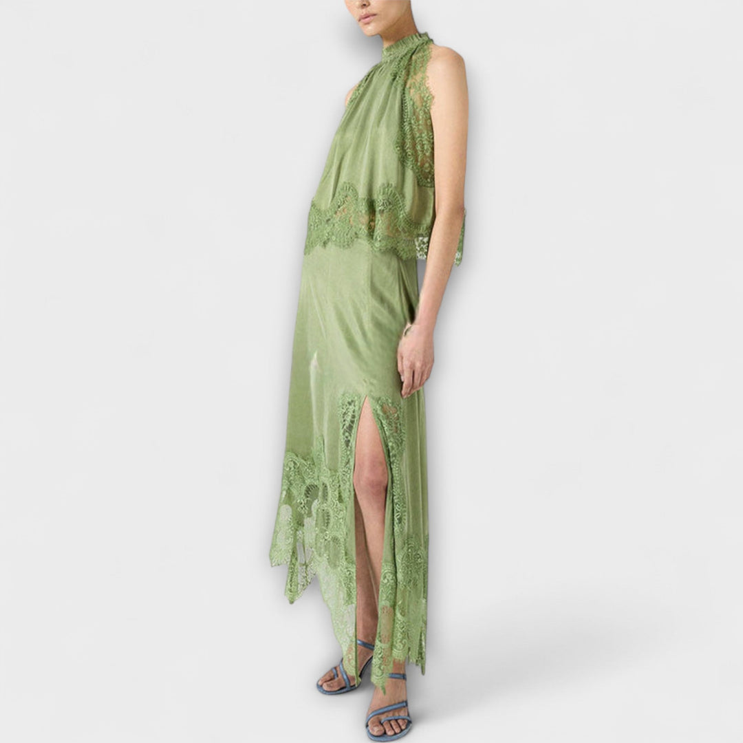 Kaia - Satinbluse med blonder og plisseret udskæring i sæt" 

Rewritten: "Kaia - Satin Top med Blonder og Plisseret Udsnit i Sæt