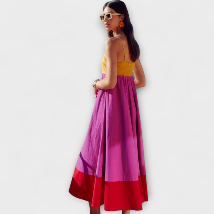 "Farveblok Spaghetti-Strop Kjole" can be rewritten as "Farveblok Spaghetti-Strap Kjole".