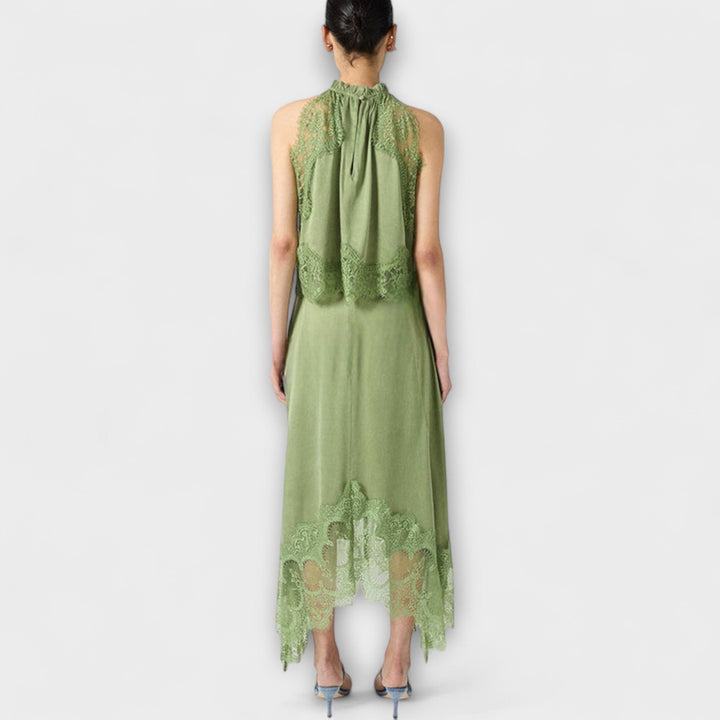 Kaia - Satinbluse med blonder og plisseret udskæring i sæt" 

Rewritten: "Kaia - Satin Top med Blonder og Plisseret Udsnit i Sæt