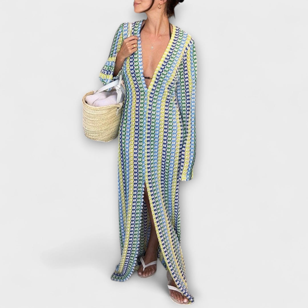 Elina – Maxikjole med V-hals og sommerlig atmosfære