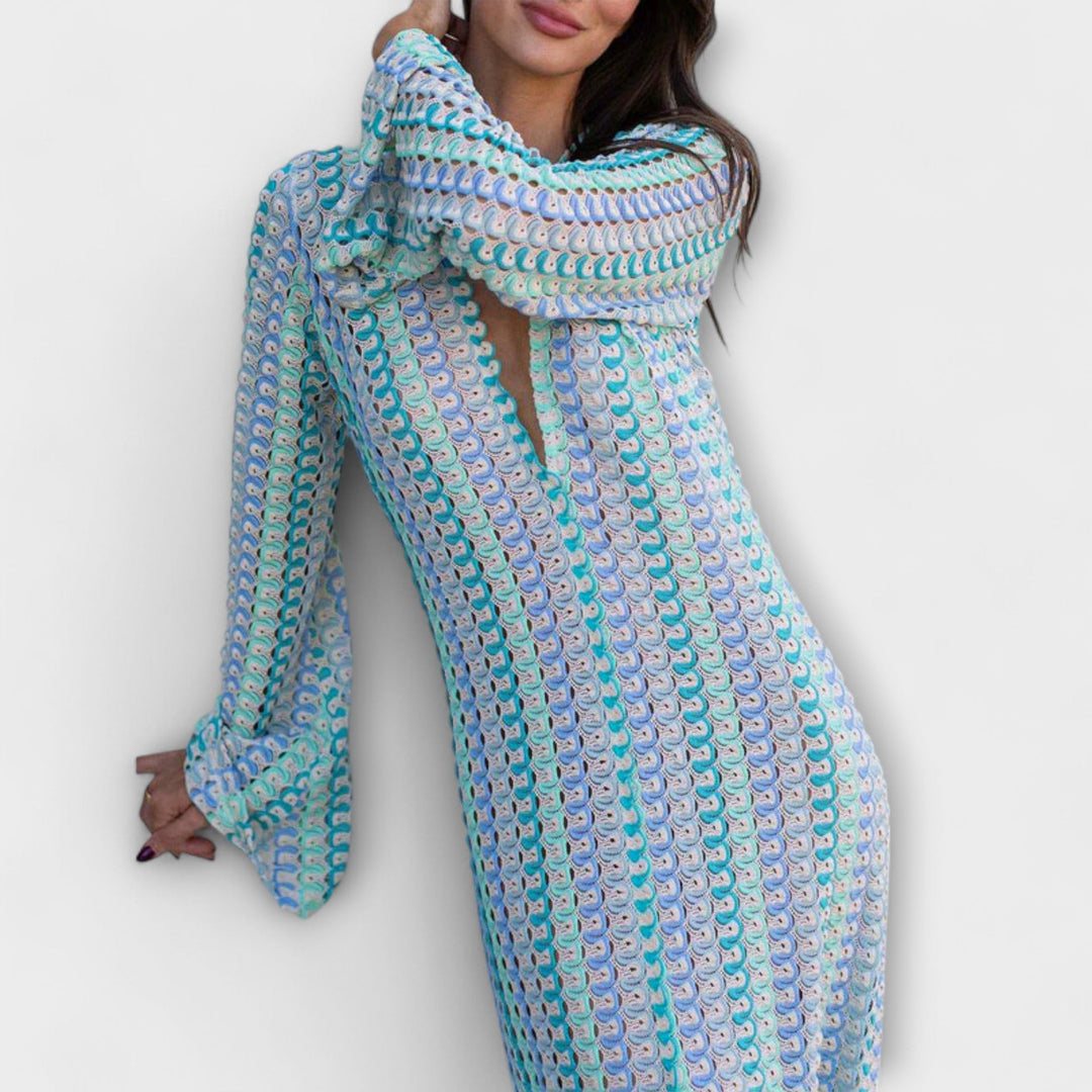 Elina – Maxikjole med V-hals og sommerlig atmosfære