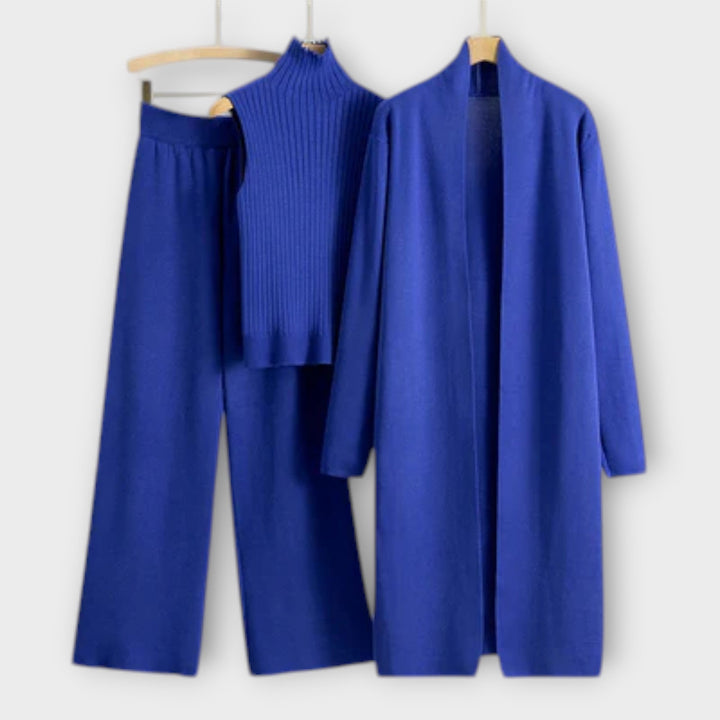 Isabella - Tre-delt Sæt" could be rephrased as "Isabella - Tre-delt Sæt i Elegant Design.