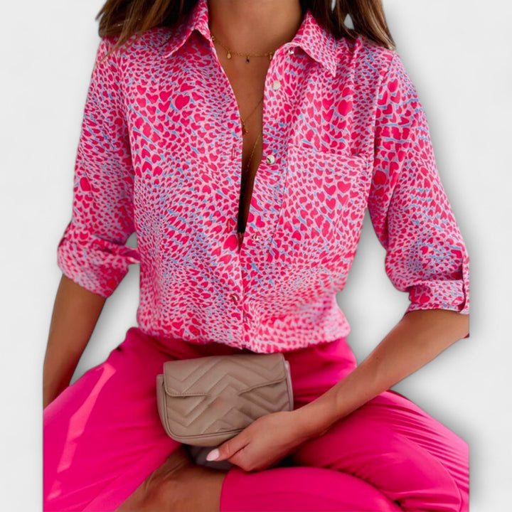 Bluse med traditionel krave