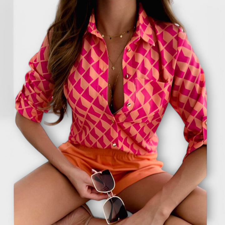 Bluse med traditionel krave